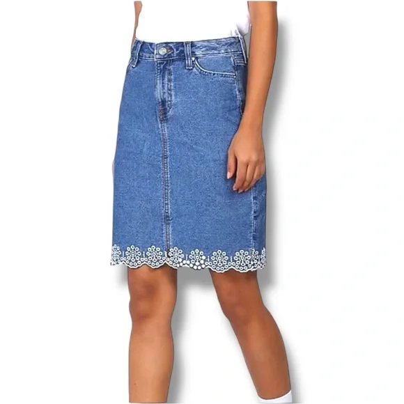 Tommy Hilfiger Light Blue Classic Pencil Denim Skirt with White Floral Detail - Picture 4 of 16
